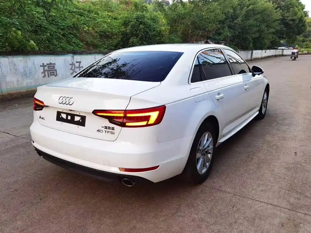 Audi A4L 2017 Plus 40 TFSI进取型