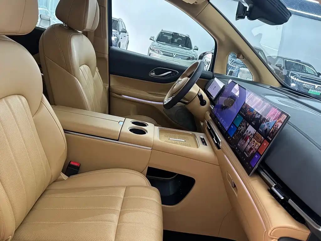Dreamer 2025 PHEV All-Wheel Drive尊贵鲲鹏 Edition