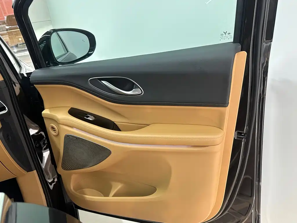 Dreamer 2025 PHEV All-Wheel Drive尊贵鲲鹏 Edition