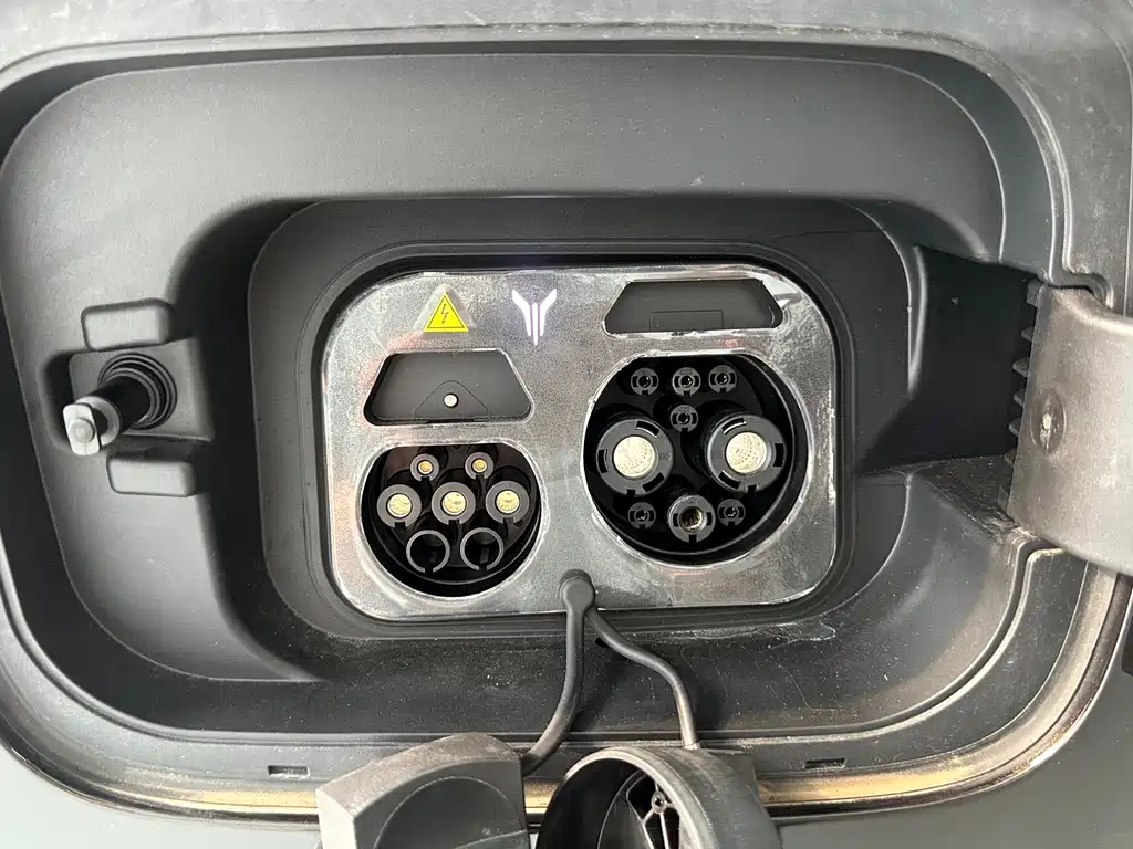 Dreamer 2025 PHEV All-Wheel Drive尊贵鲲鹏 Edition