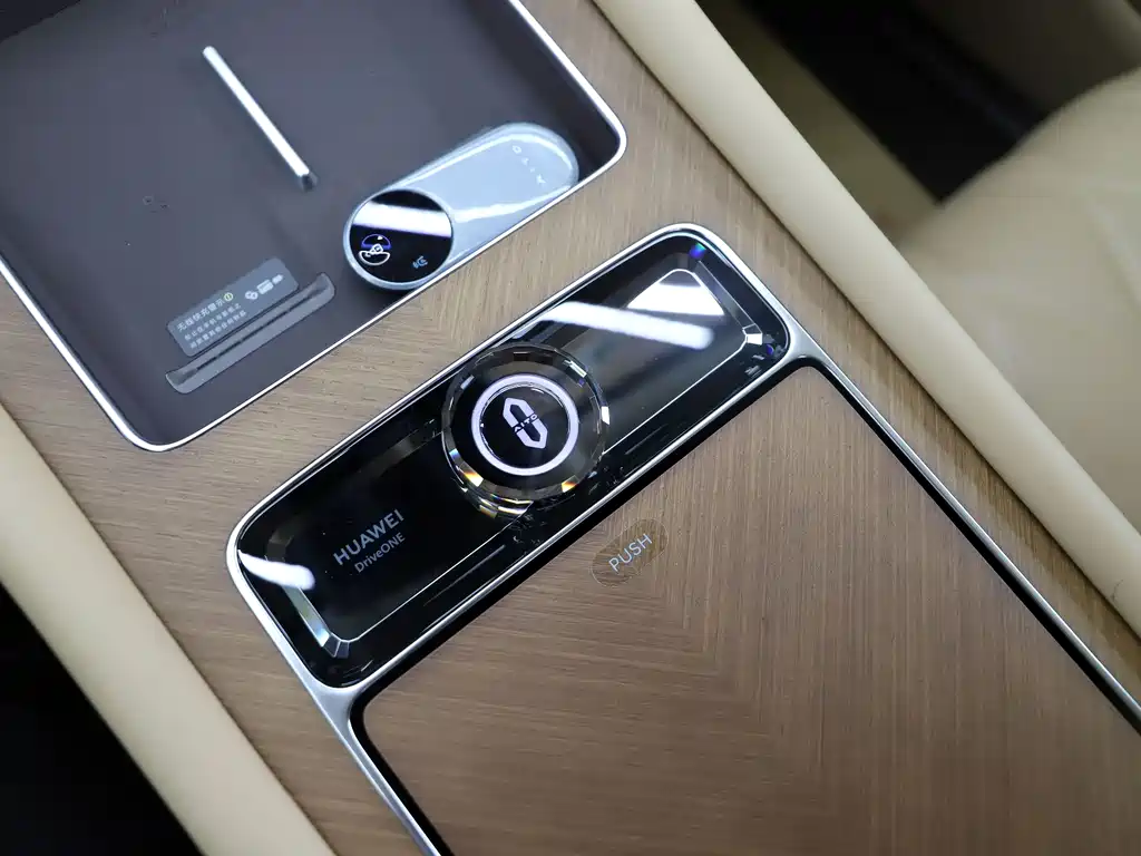 SUV M9 2025 Edition Range-Extended Ultra Version 52kWh 5-Seat (192-line LiDAR)