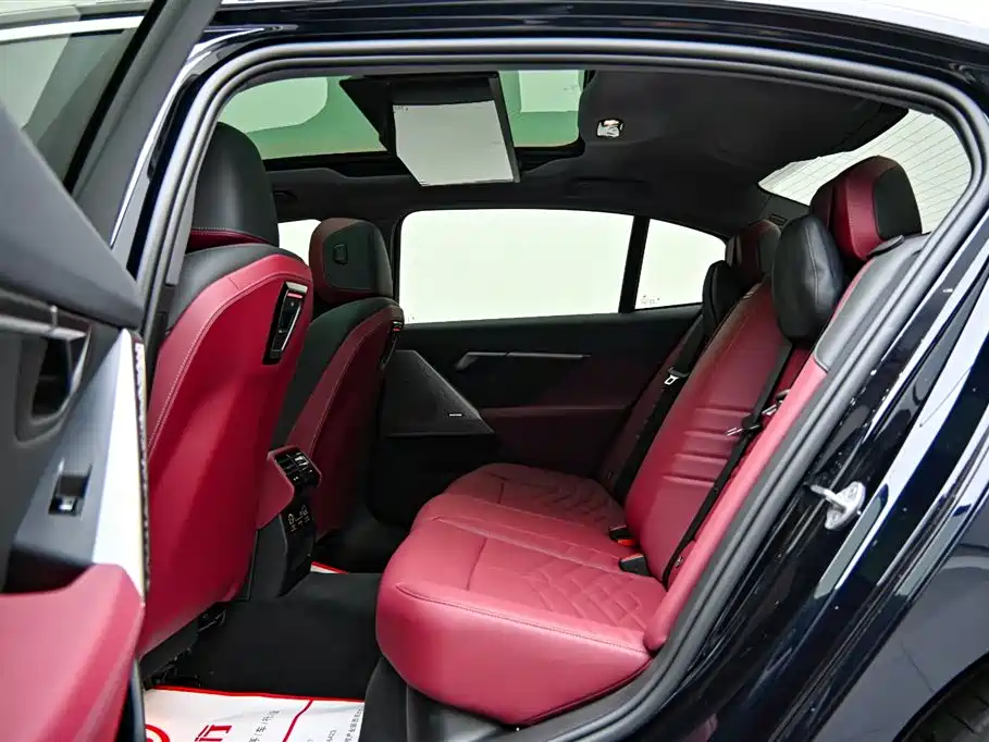 BMW i5 2025 model eDrive 40L M Sport Package