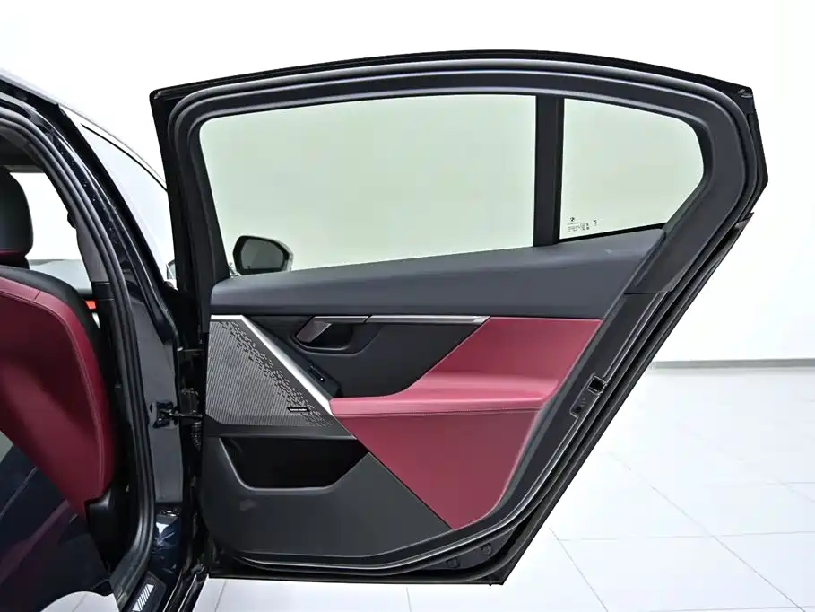 BMW i5 2025 model eDrive 40L M Sport Package