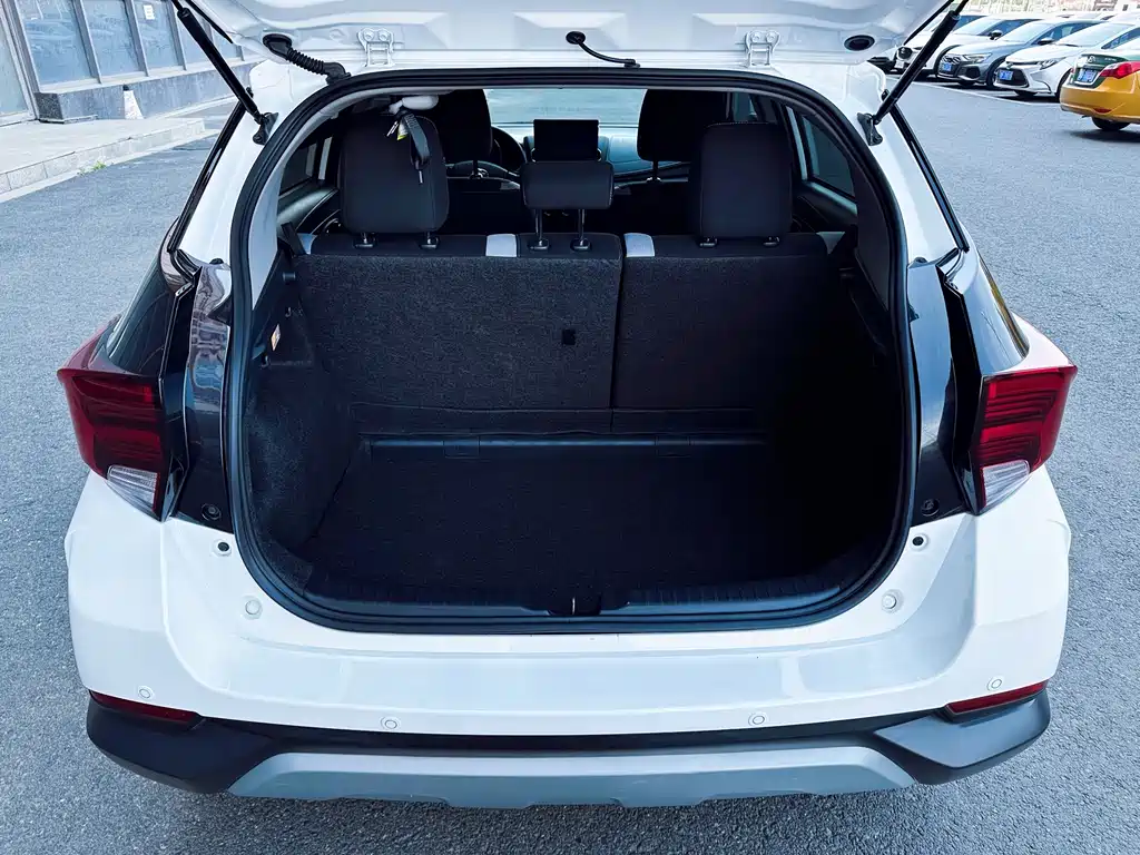 Yaris L 2022款 Yaris X 1.5L CVT Leading PLUS Edition