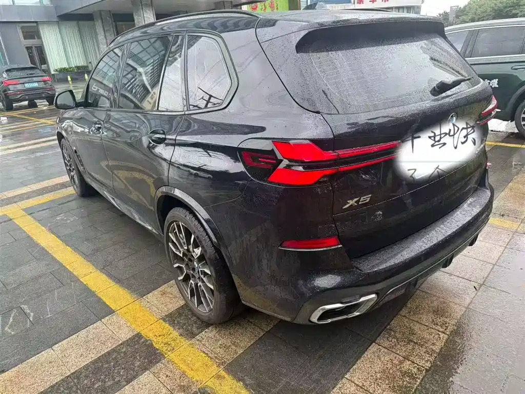 BMW X5 2023 xDrive 40Li M Sport Nightshade Package