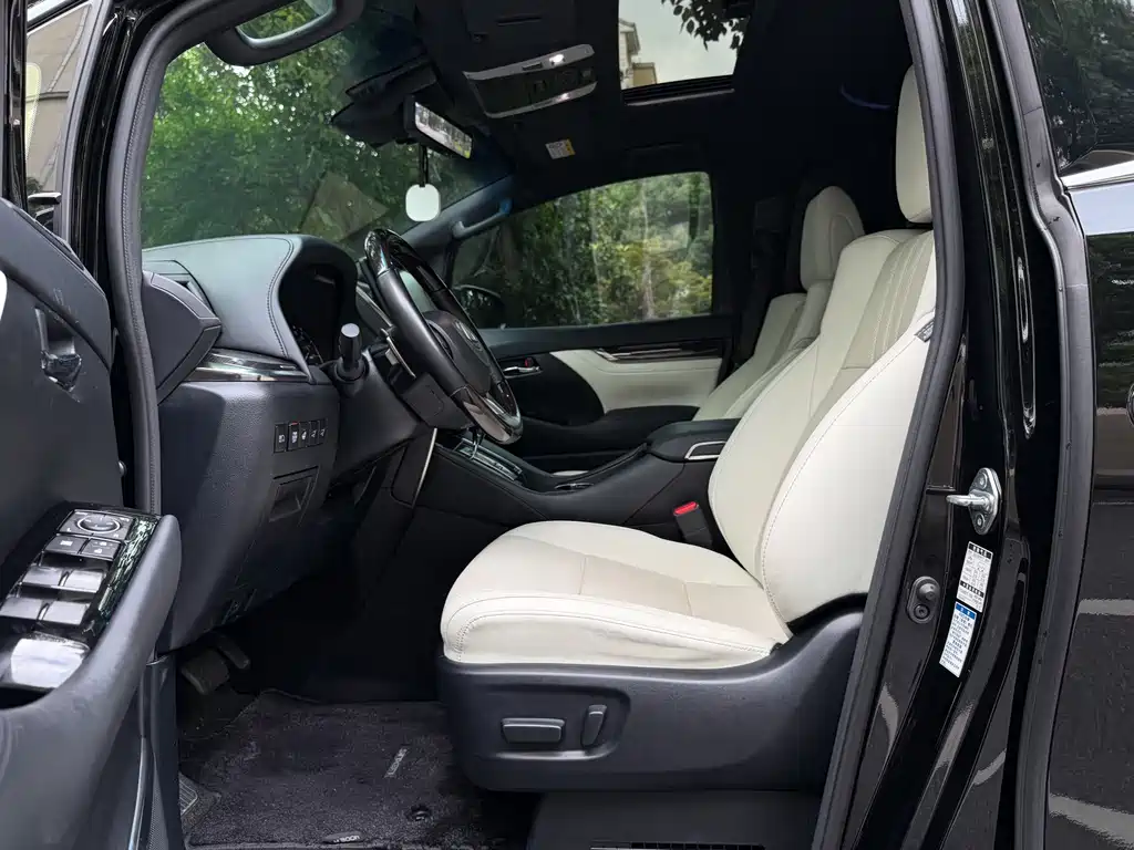 Lexus LM 2020 300h Four-Seater Imperial Edition