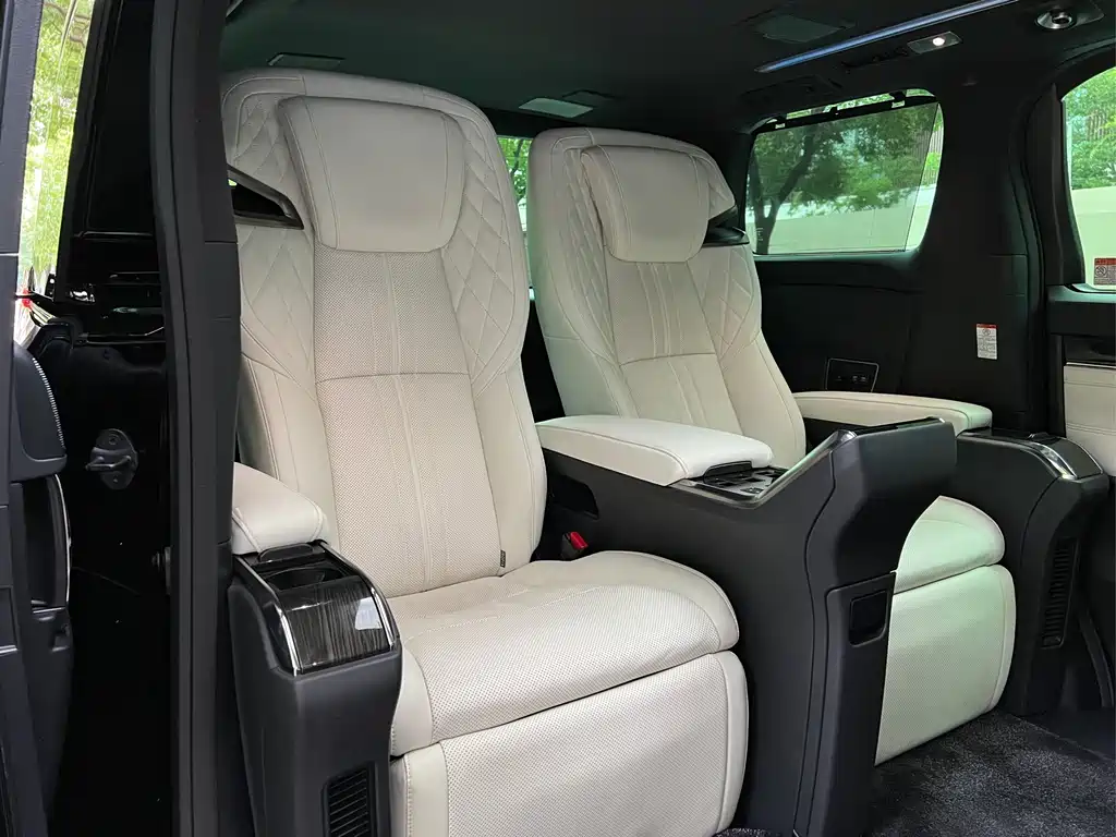 Lexus LM 2020 300h Four-Seater Imperial Edition