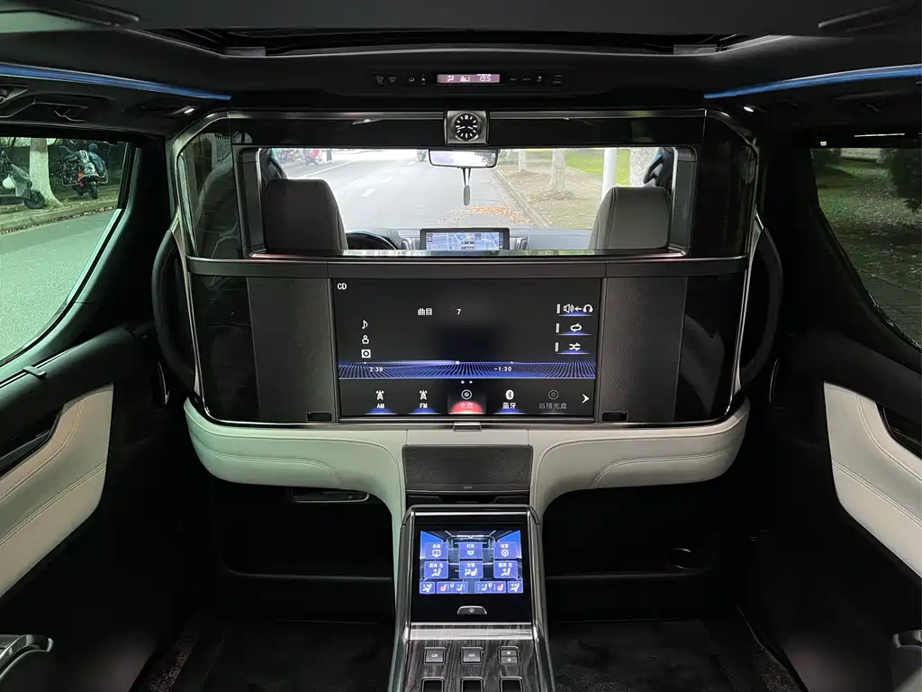 Lexus LM 2020 300h Four-Seater Imperial Edition