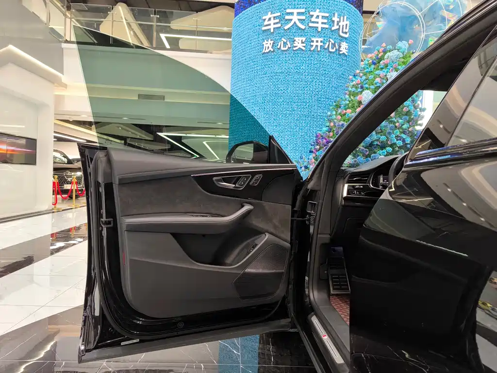 Audi Q8 2022 Dark Knight Hall Edition 55 TFSI