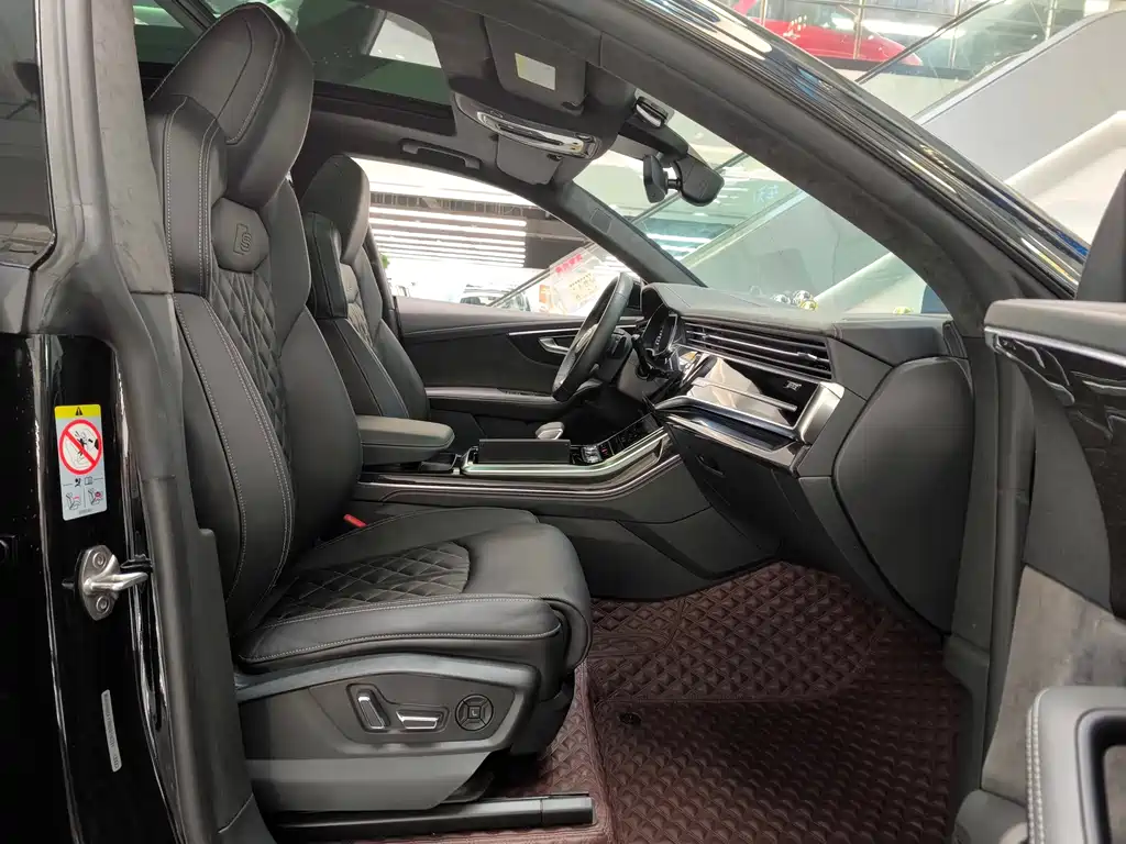 Audi Q8 2022 Dark Knight Hall Edition 55 TFSI