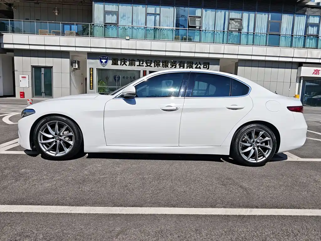 Giulia 2017 2.0T 200HP Luxury Edition