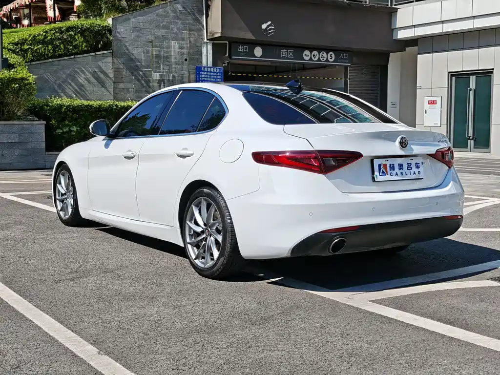 Giulia 2017 2.0T 200HP Luxury Edition