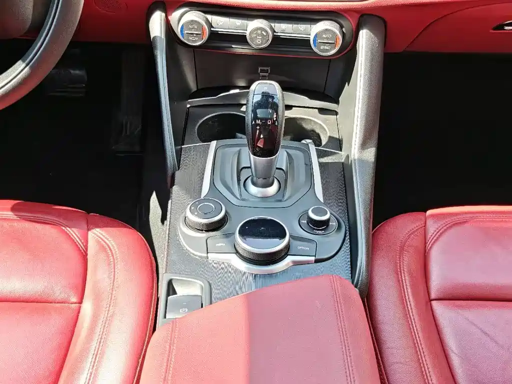 Giulia 2017 2.0T 200HP Luxury Edition