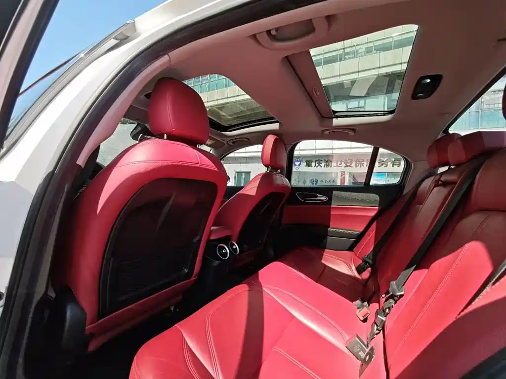 Giulia 2017 2.0T 200HP Luxury Edition