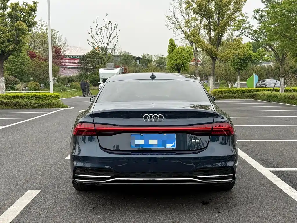 Audi A7L 2022 45 TFSI S-line Zhumeng Edition Flow Crystal Package