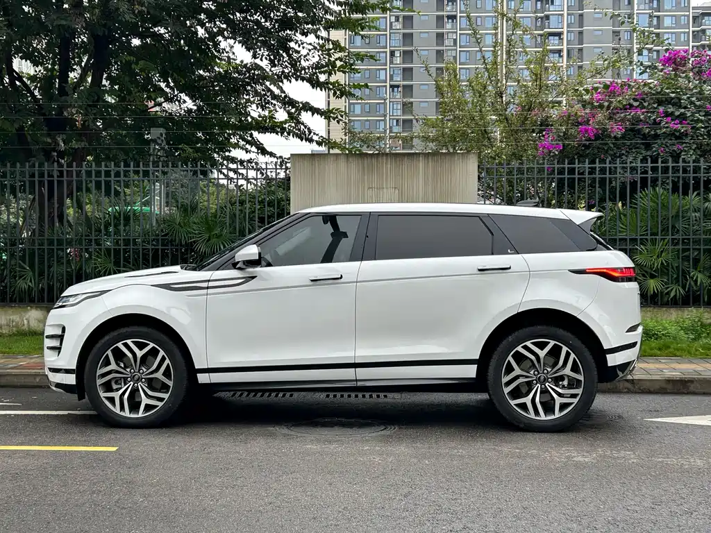 Range Rover Vogue 2022 249PS R-Dynamic Luxury