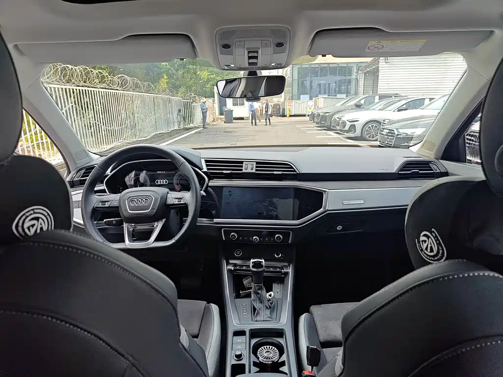 Audi Q3 2023 35 TFSI Sportline (1.5T)