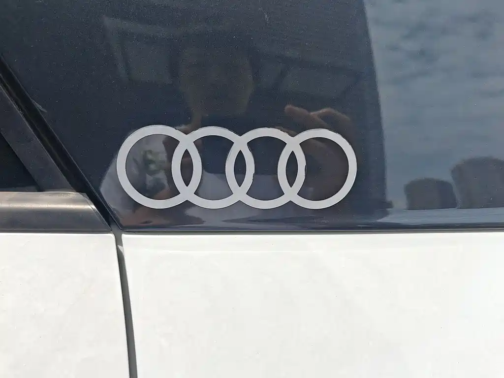 Audi Q2L 2020 35 TFSI Fashion Elegance Edition