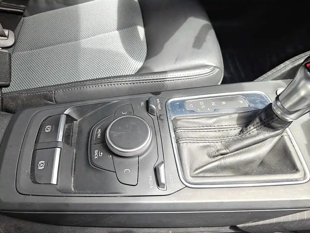 Audi Q2L 2020 35 TFSI Fashion Elegance Edition
