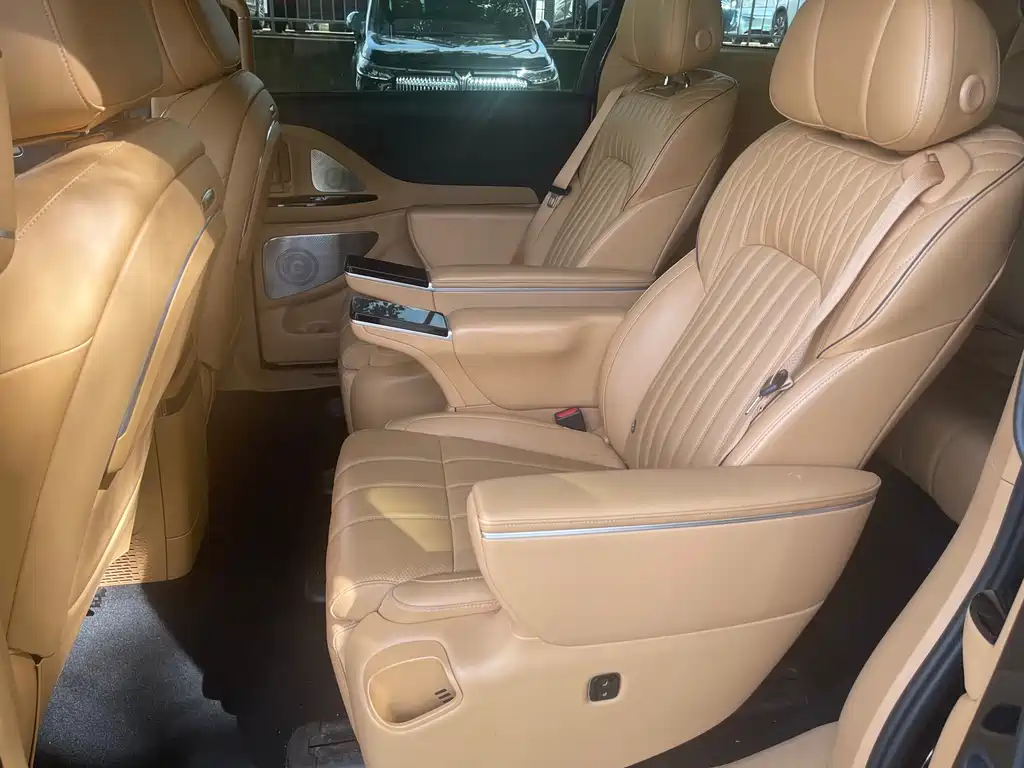 Dreams Explorer 2025款 PHEV All-Wheel Drive Flagship Kunpeng Edition