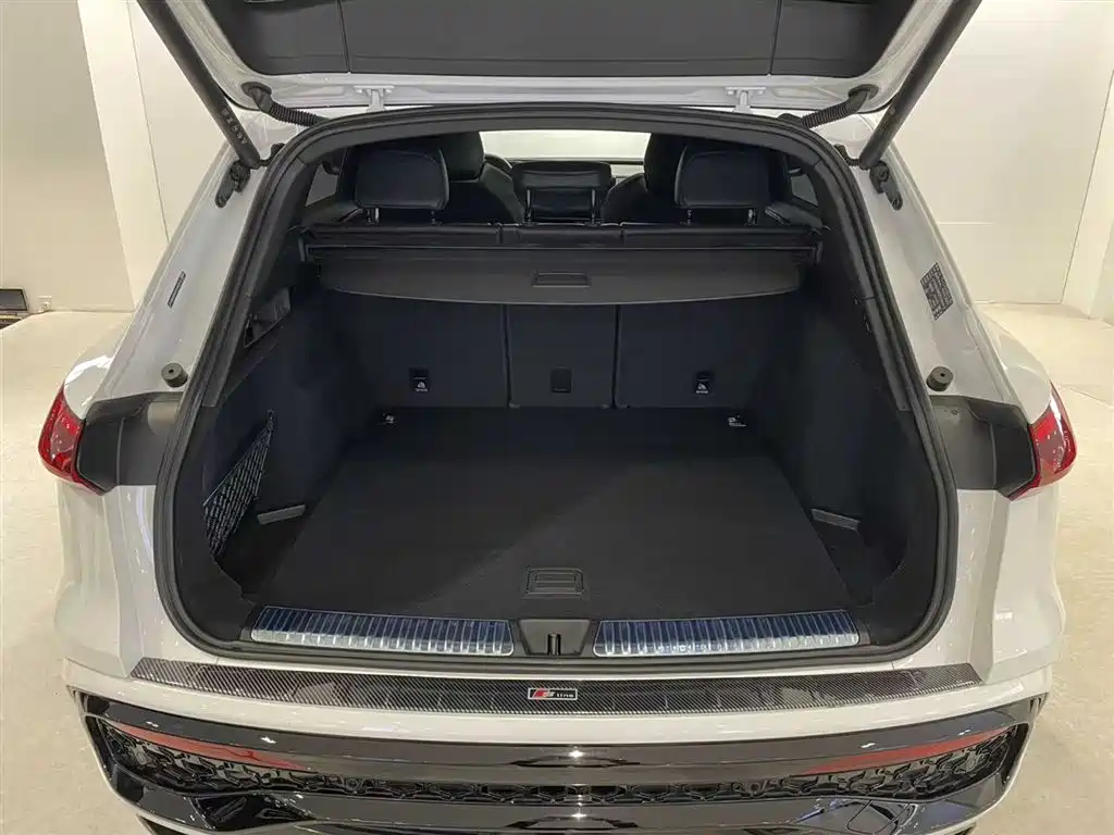 Audi Q5L 2026 model 2.0T Smart Hybrid Prestige Edition
