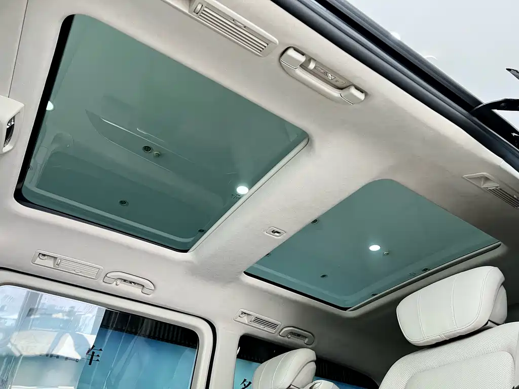 Mercedes-Benz V-Class 2022 260 L Long Wheelbase Luxury Edition