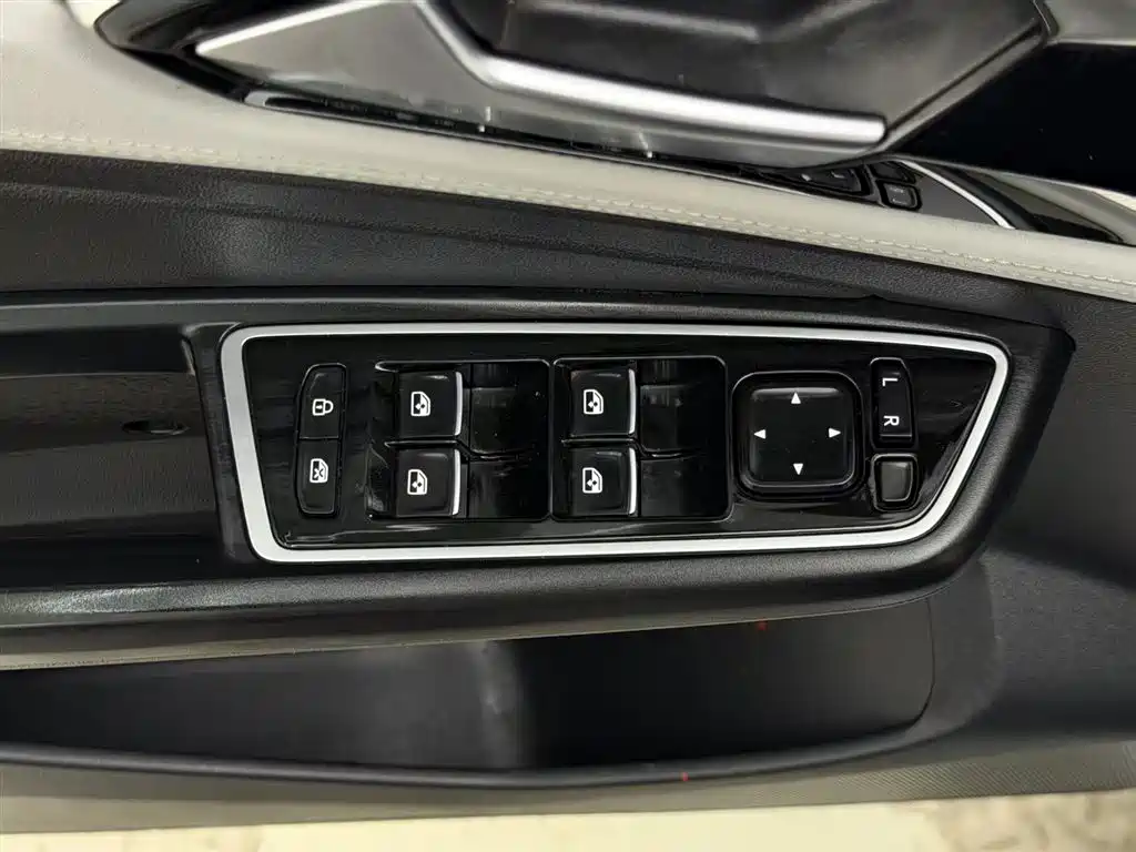 VS7 2023 280TSI Automatic Advance Edition