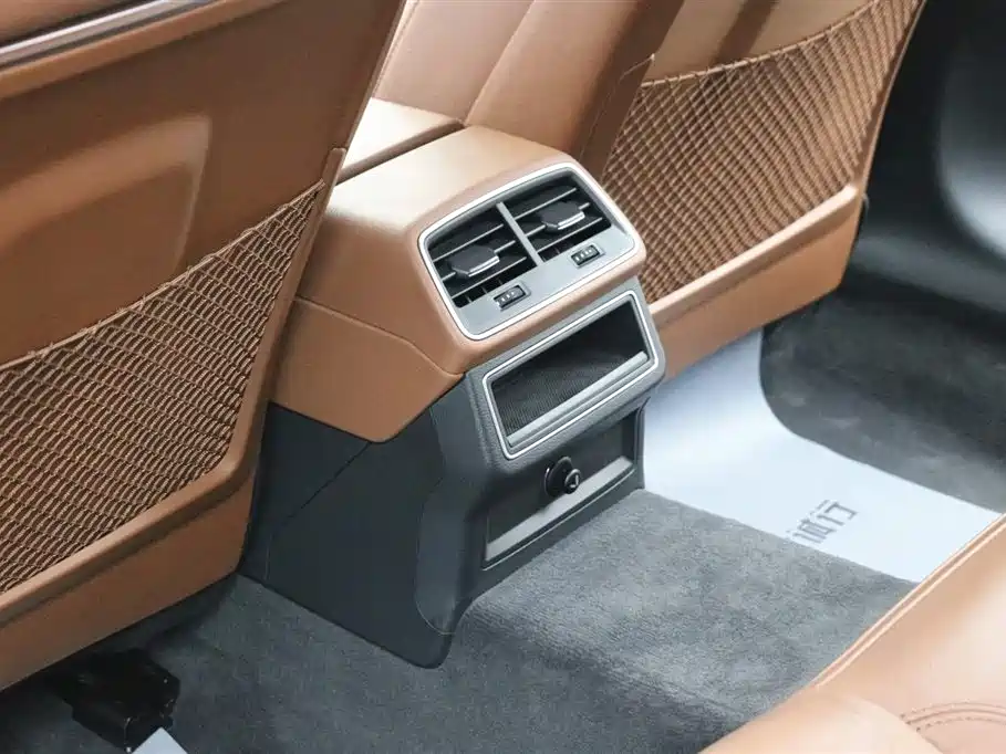 Audi A6L 2021 40 TFSI Luxury Aversion Edition
