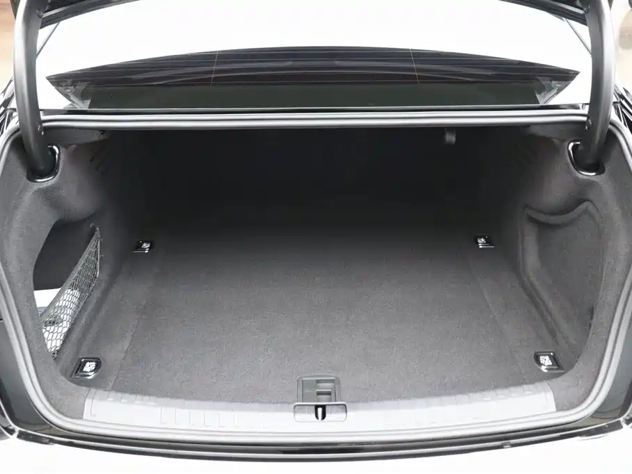 Audi A6L 2021 40 TFSI Luxury Aversion Edition