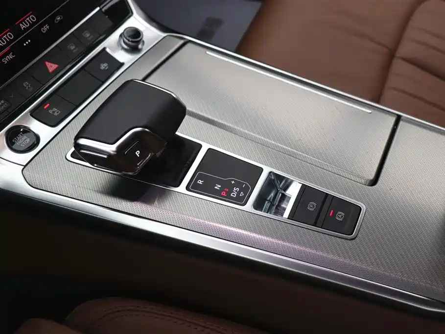 Audi A6L 2021 40 TFSI Luxury Aversion Edition