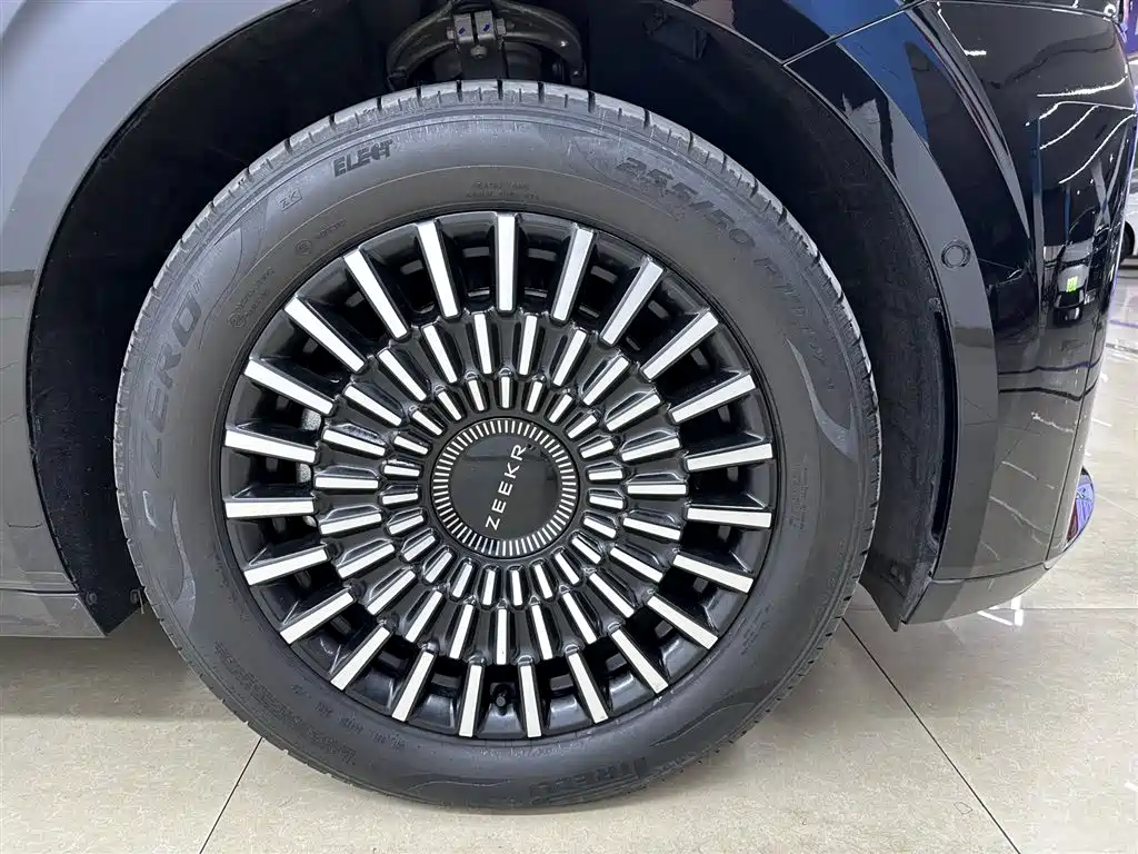 Jizhe 009 2024 Edition Six Executive Edition Four Wheel Drive 108kWh