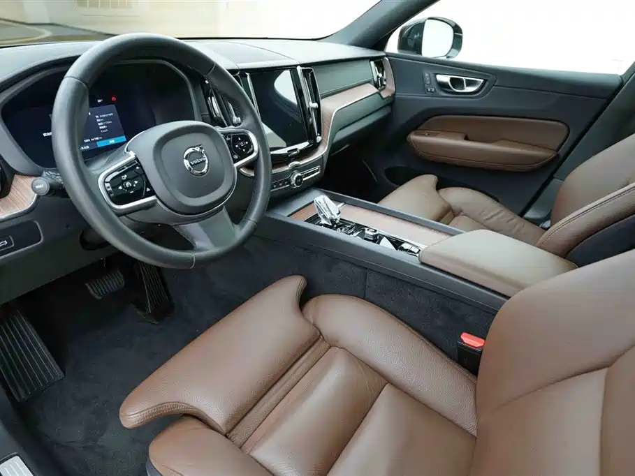 Volvo XC60 2024 B5 AWD Intelligent Distance Luxury Edition