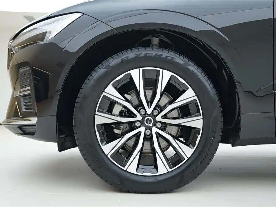Volvo XC60 2024 B5 AWD Intelligent Distance Luxury Edition