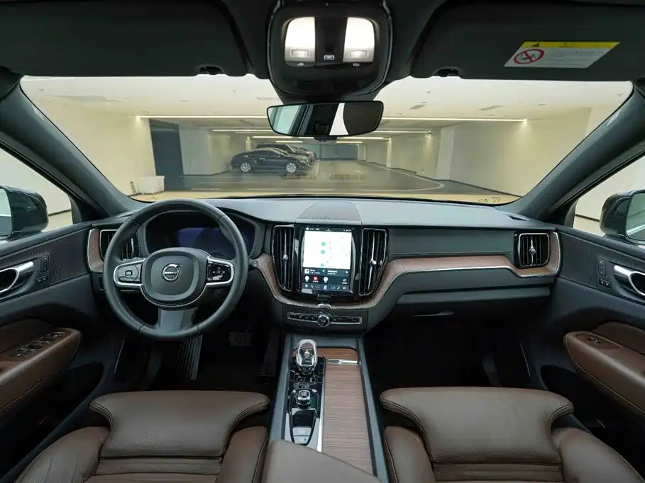 Volvo XC60 2024 B5 AWD Intelligent Distance Luxury Edition