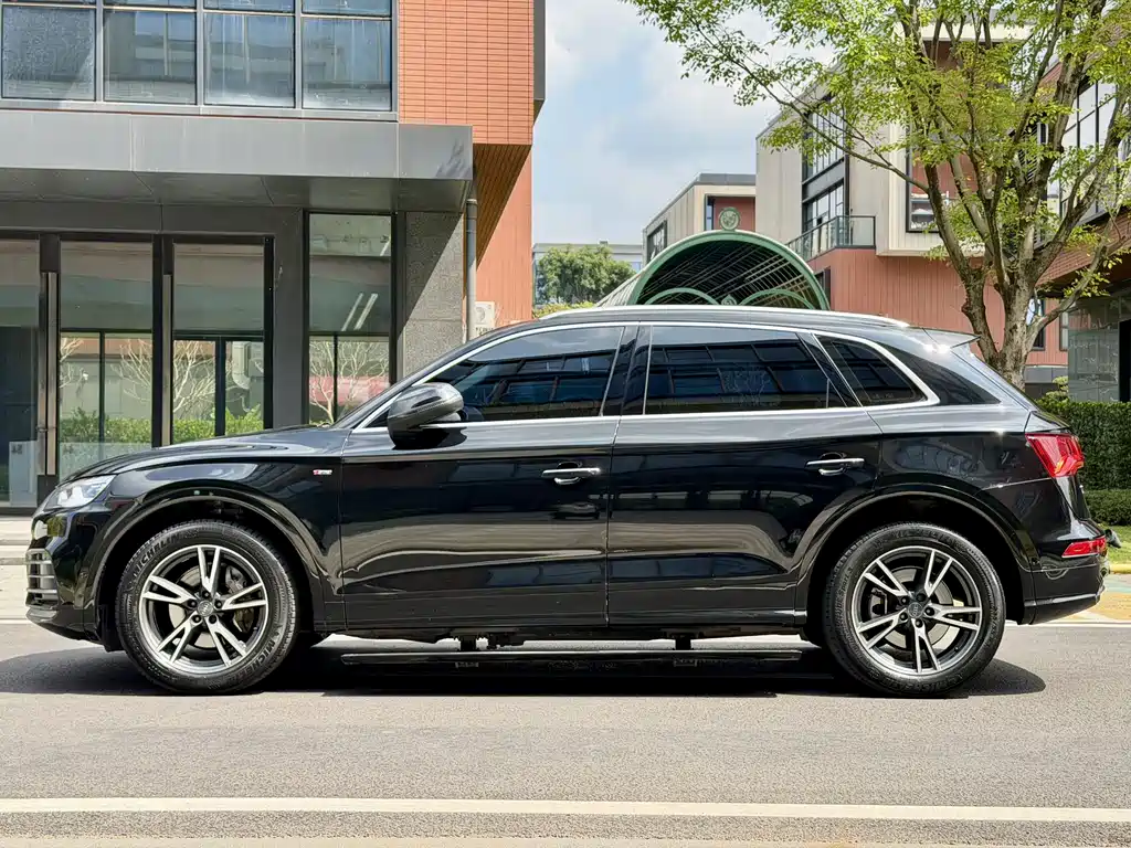 Audi Q5L 2020 45 TFSI Prestige Fashion Edition