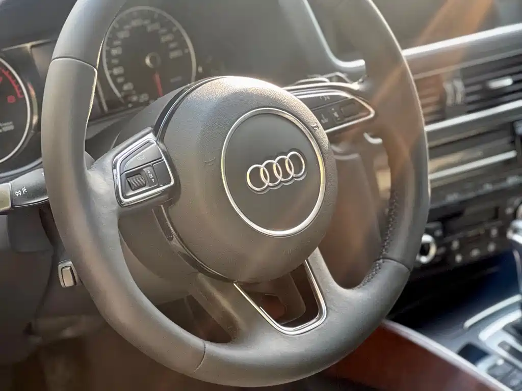 Audi Q5 2016 model Comfort Edition