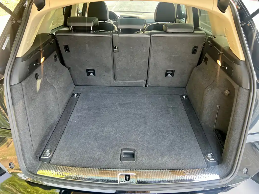 Audi Q5 2016 model Comfort Edition
