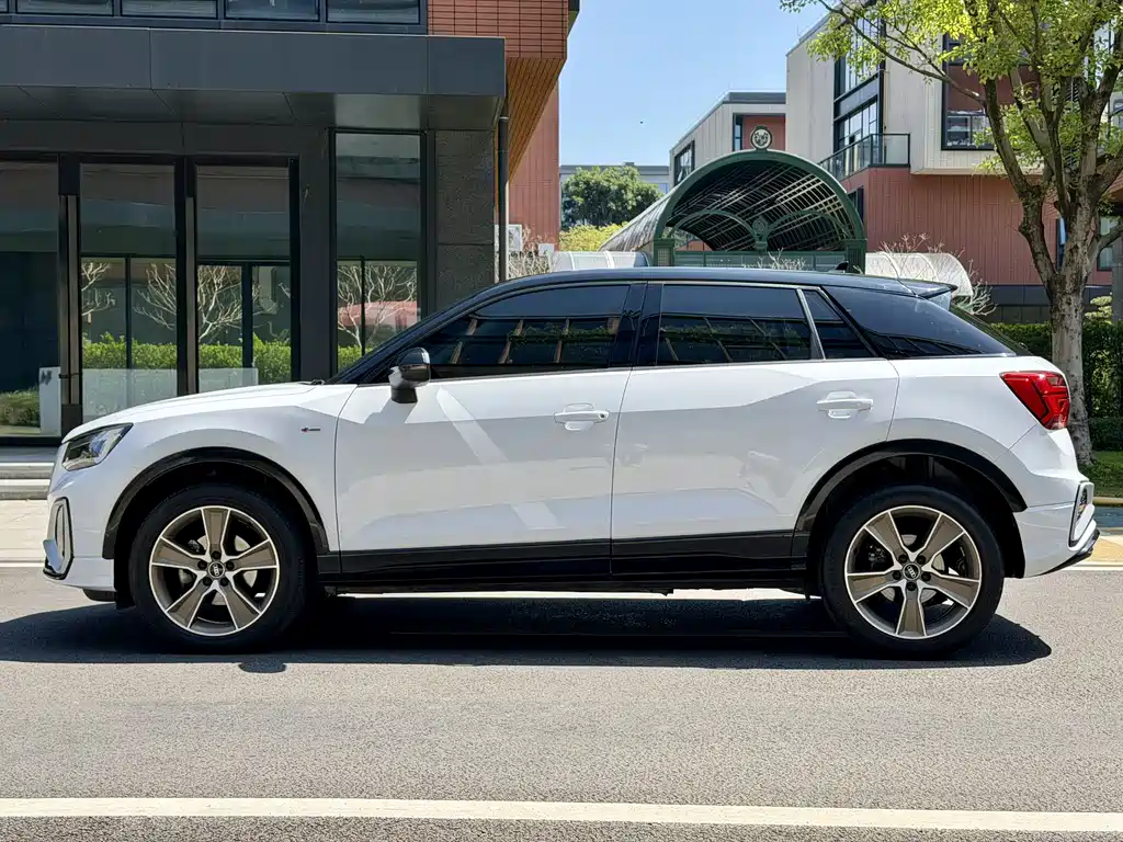 Audi Q2L 2022 35 TFSI Luxury Dynamic Edition