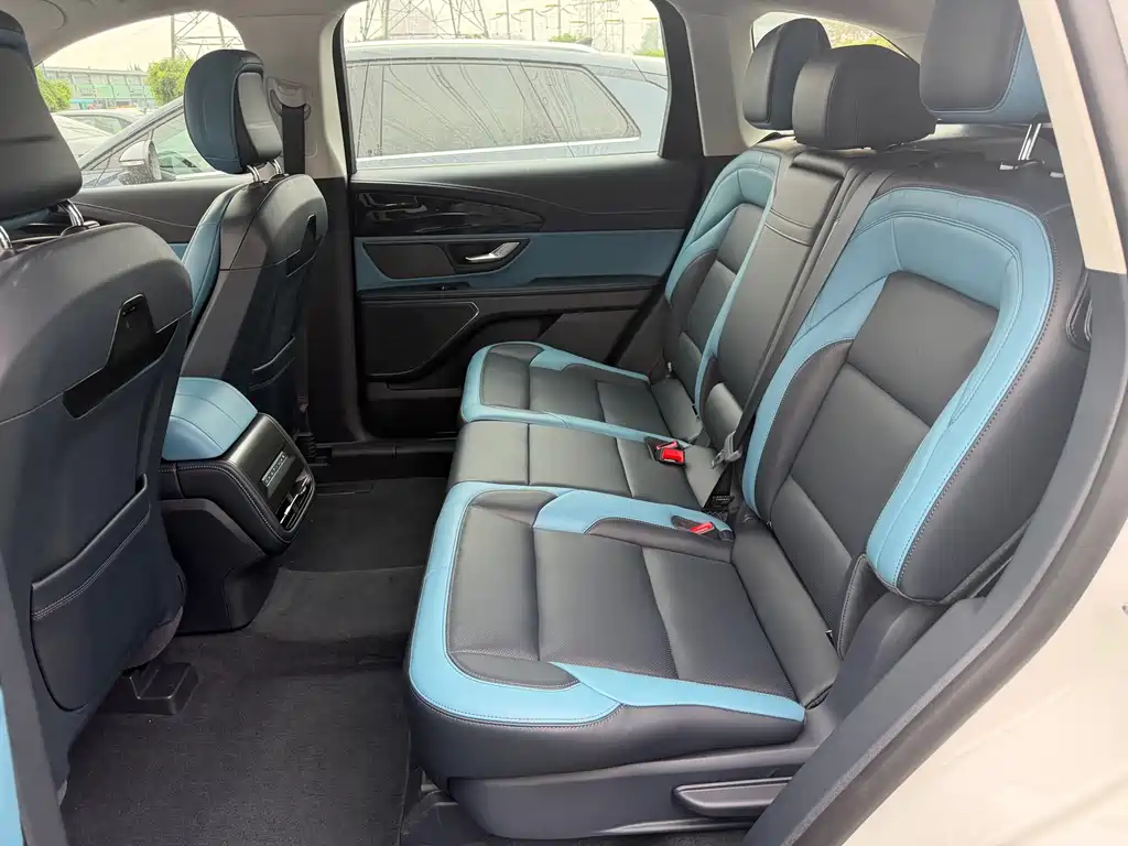 Navigator 2025 2.0T All-Wheel Drive Premium Hybrid Edition