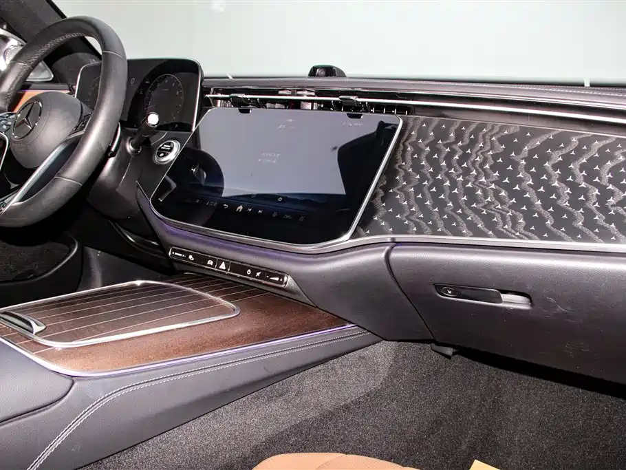 Mercedes-Benz E-Class 2024 E 300 L Fashion Edition