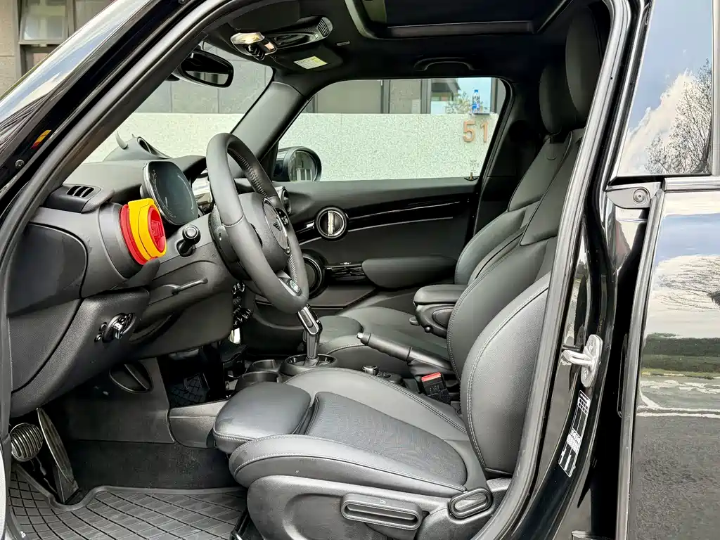 MINI 2022 1.5T Cooper Artist 5-Door Edition