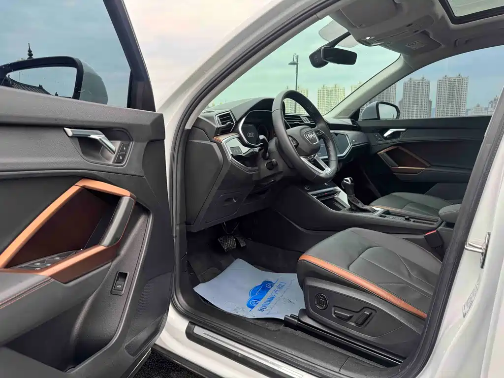 Audi Q3 2022 35 TFSI Fashion Elegance Edition