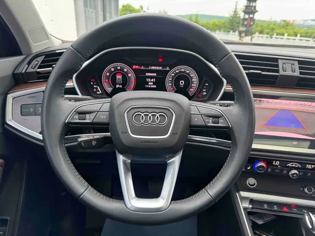 Audi Q3 2022 35 TFSI Fashion Elegance Edition