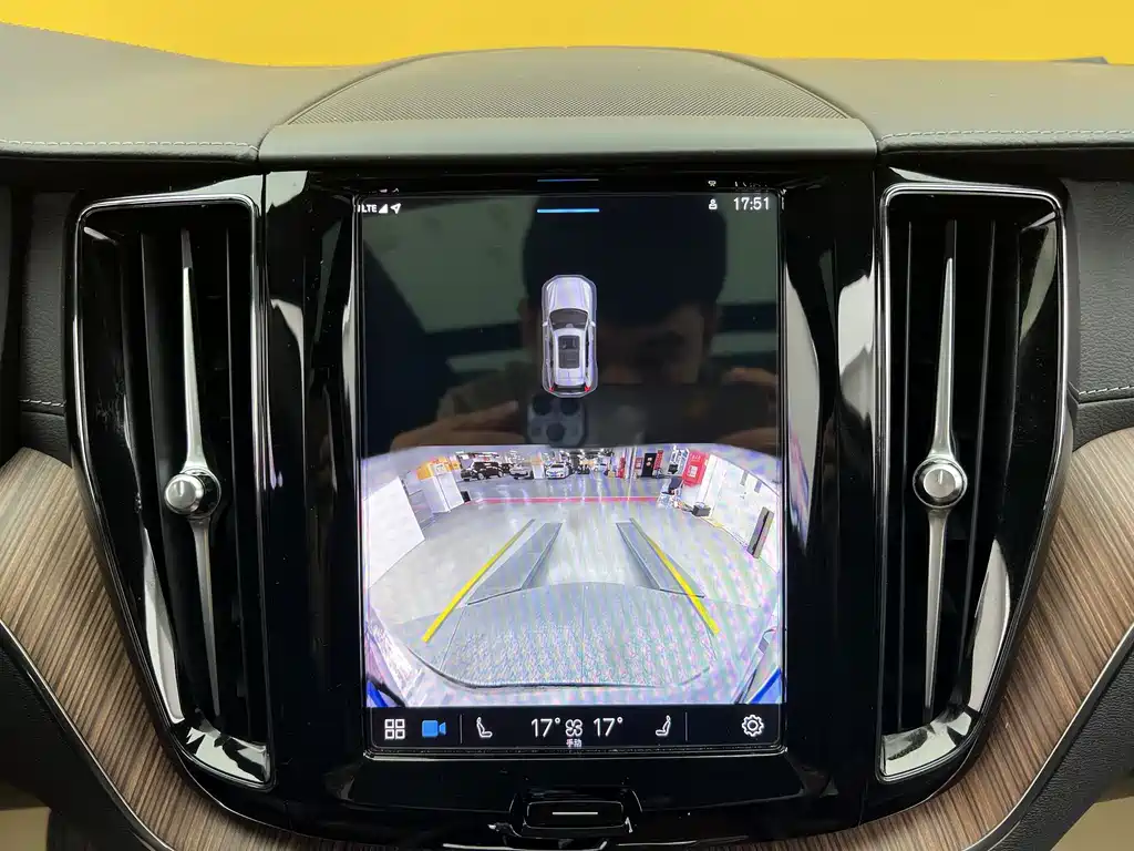 Volvo XC60 2024 B5 AWD Intelligent Distance Luxury Edition