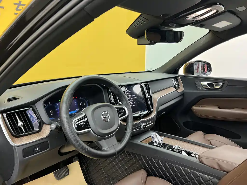 Volvo XC60 2024 B5 AWD Intelligent Distance Luxury Edition