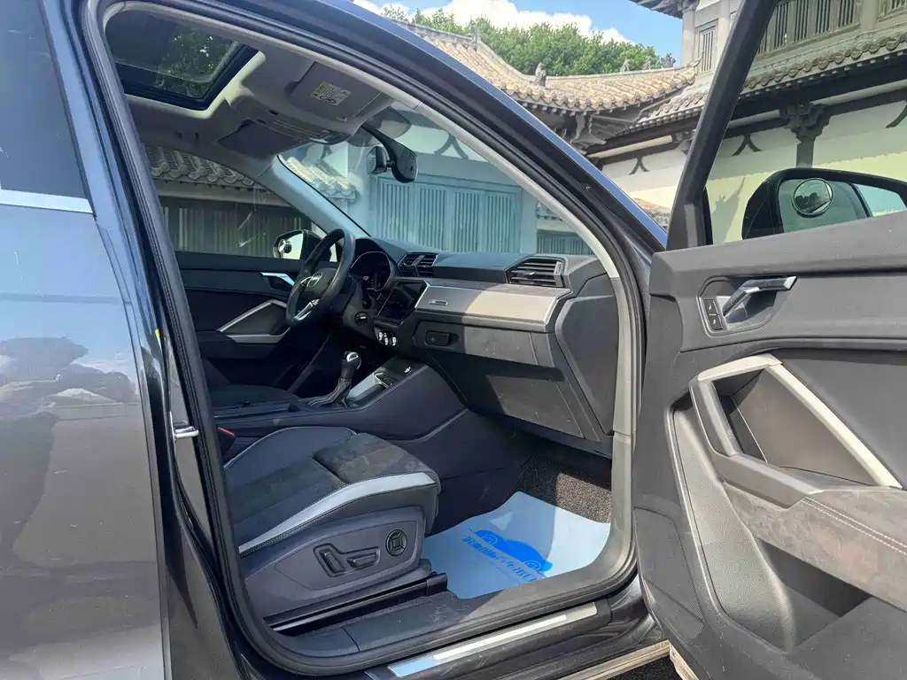 Audi Q3 2023 35 TFSI Sportline (1.4T)