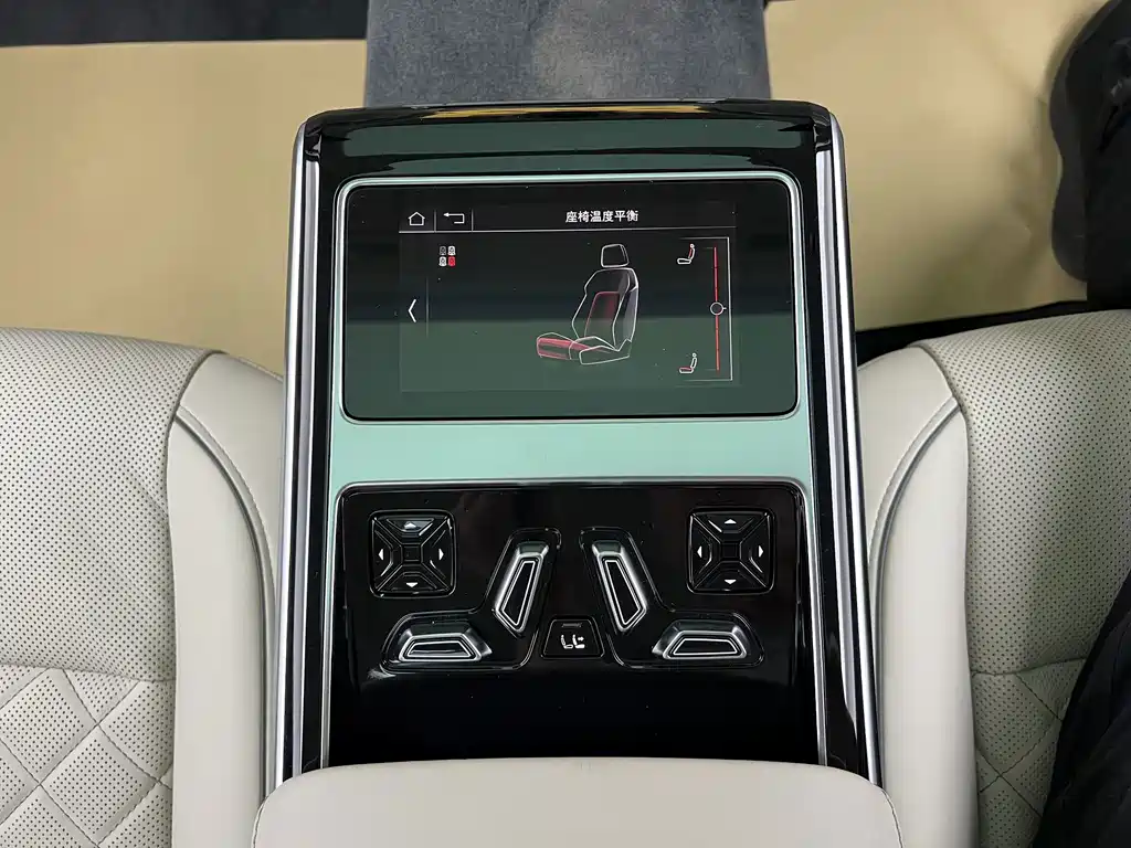 Audi A8 2024 model A8L 55 TFSI quattro flagship edition