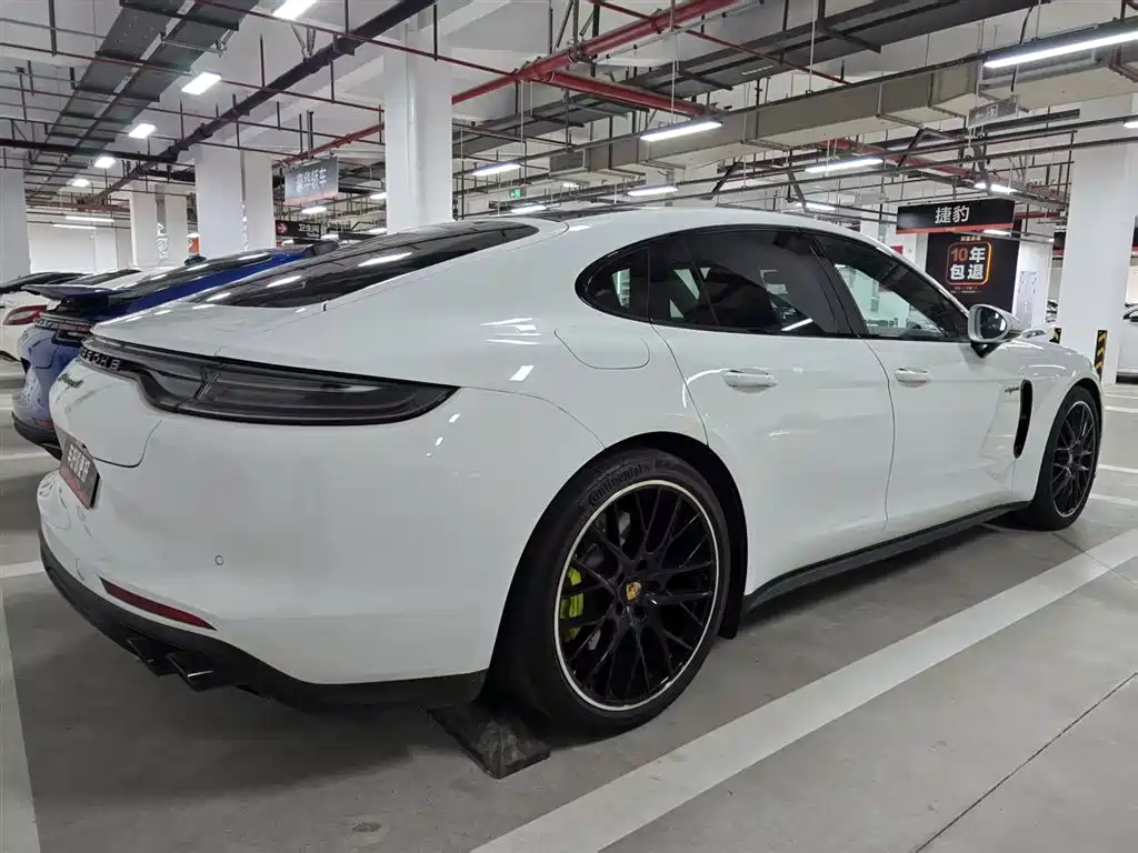 Panamera 4 E-Hybrid Platinum Edition 2023 Facelift