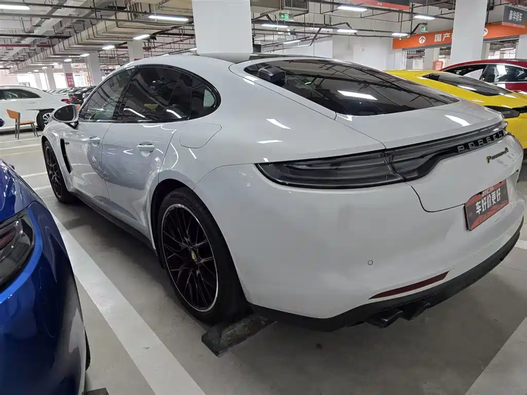 Panamera 4 E-Hybrid Platinum Edition 2023 Facelift