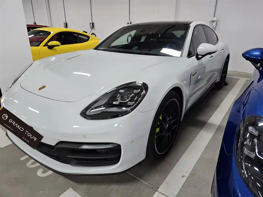 Panamera 4 E-Hybrid Platinum Edition 2023 Facelift